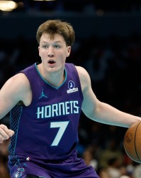 第四节找到手感有点晚！克尼佩尔13中5拿到14分4板3助 三分10中2