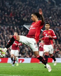 开云app官网-评论员：约罗攻防俱佳；库尼亚轻盈地撑起了曼联10号球衣