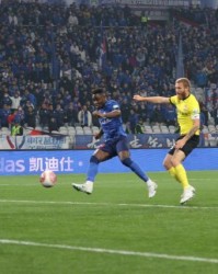 马路组合发威申花仍需B计划 阿兰两中框打动伊万？